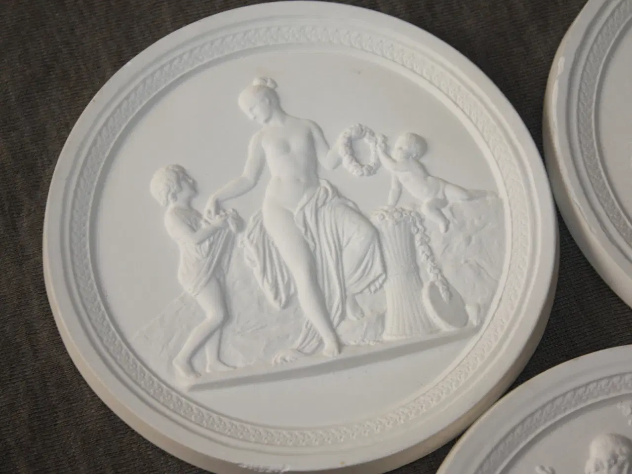 Billede 2 - Relief platter med Thorvaldsen  motiver