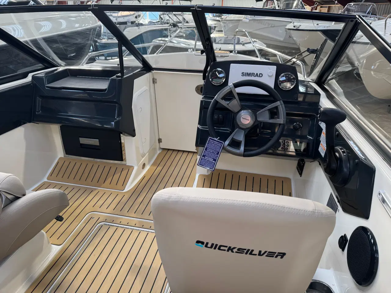 Billede 3 - Quicksilver Activ 555 Bowrider med F115 Mercury-EFI ProXS 4 takt 2,1L - Flot udstyret.