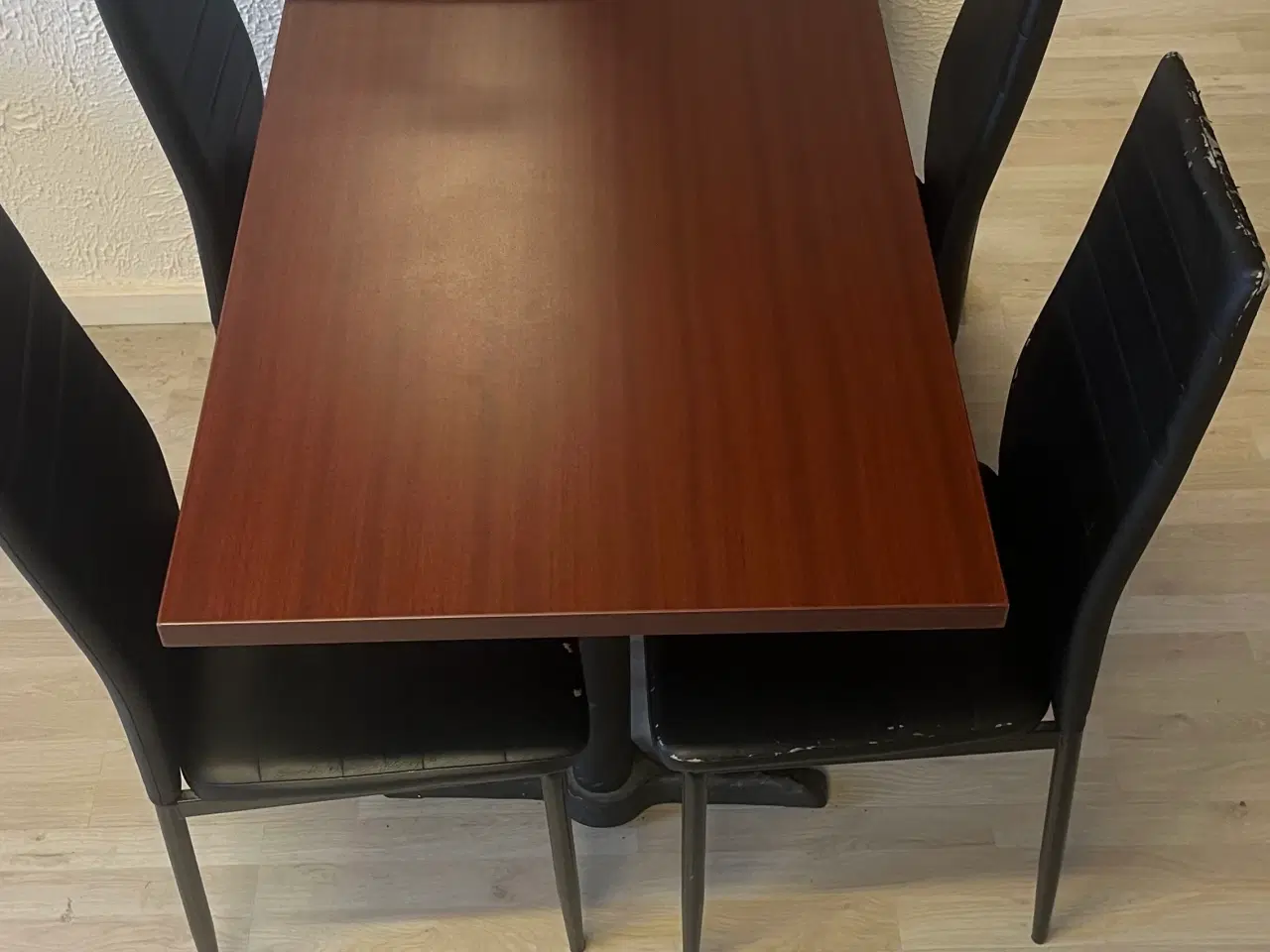 Billede 1 - Borde og stole til salg 