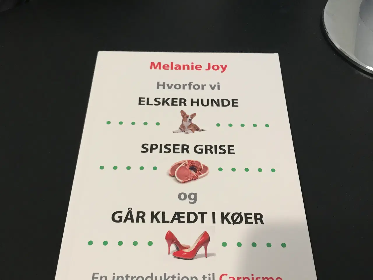 Billede 2 - Hvorfor Vi Elsker Hunde, Spiser Grise og Går Kl…