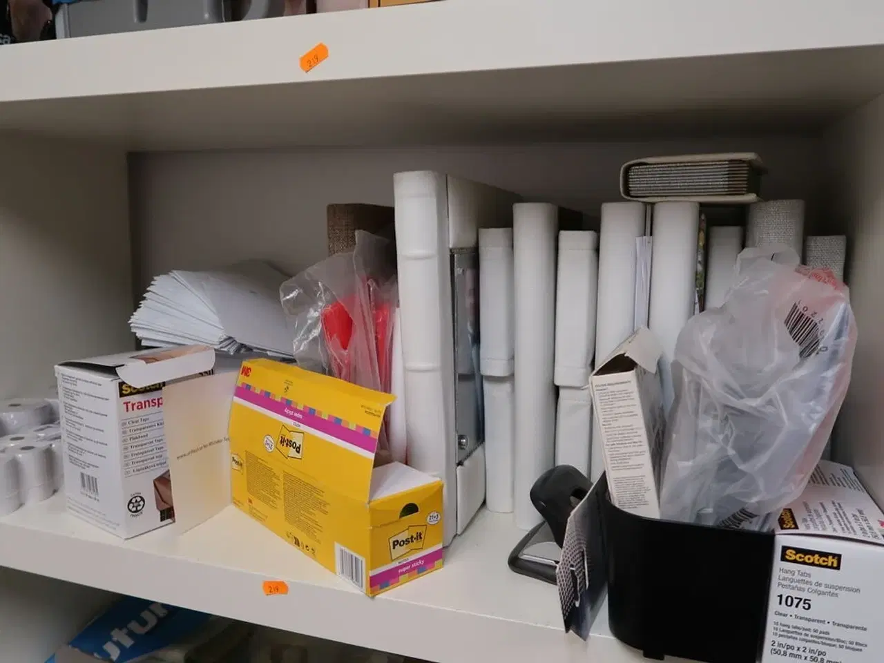 Billede 6 - Reol med div. Kontorartikler m.m.