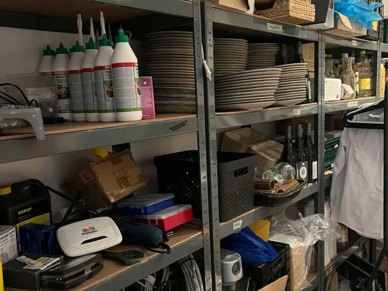 Billede 1 - Reoler til lager (uden indhold)