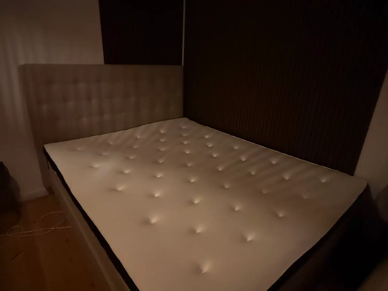 Billede 1 - Seng inkl. gavl og latex topmadras