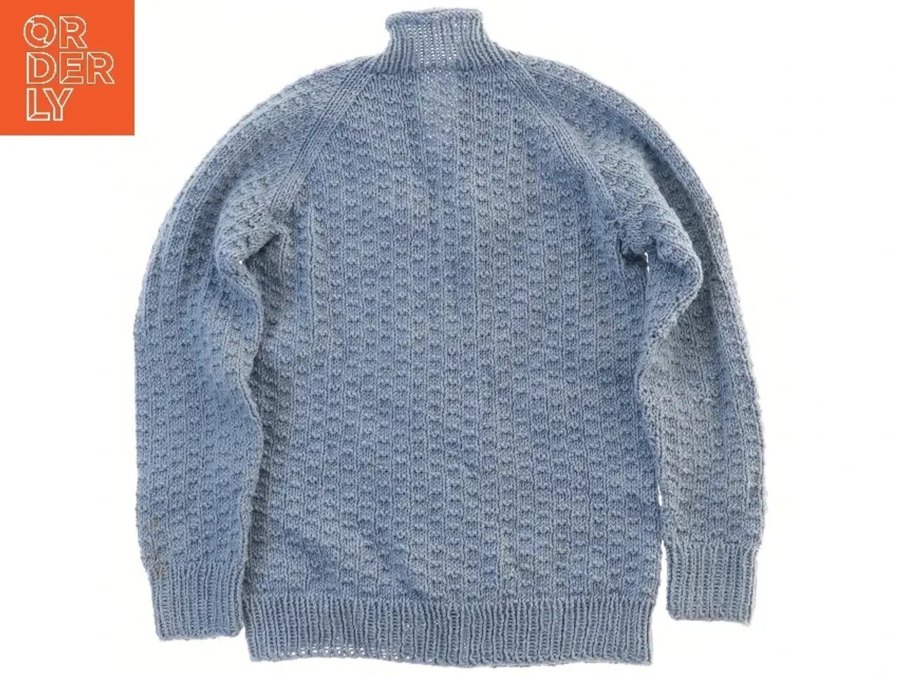 Billede 2 - Strikket trøje med fletmønster (str. bryst: 34 længde:50 cm)