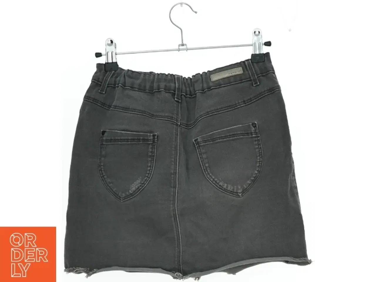 Billede 2 - Grå denim nederdel med broderi fra Name It (str. 152)