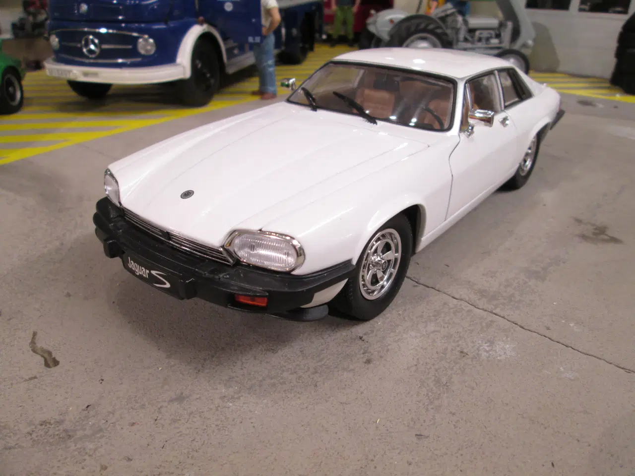 Billede 1 - Modelbil   Jaguar Xjs   Road Signature  1:18