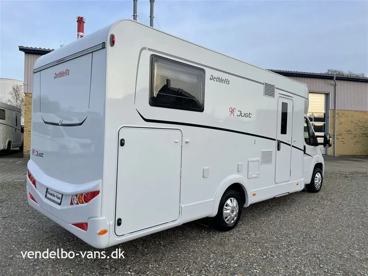 Billede 3 - 2023 - Dethleffs Just T 7052 EB - 90 Year   Enkeltsenge og garage - 90 års udstyrsmodellen