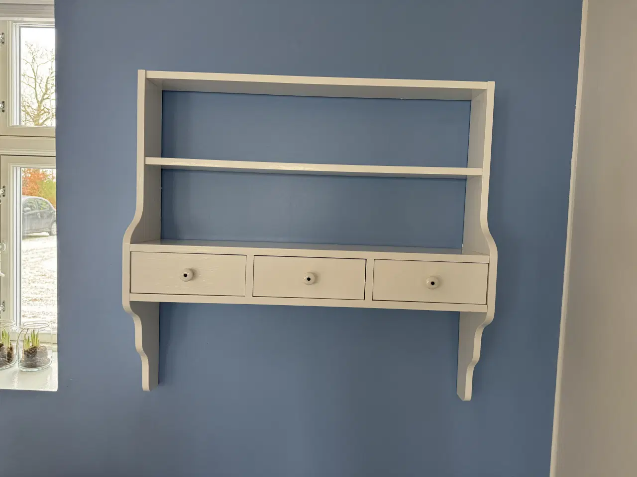 Billede 1 - Hvidmalet køkkenhylde