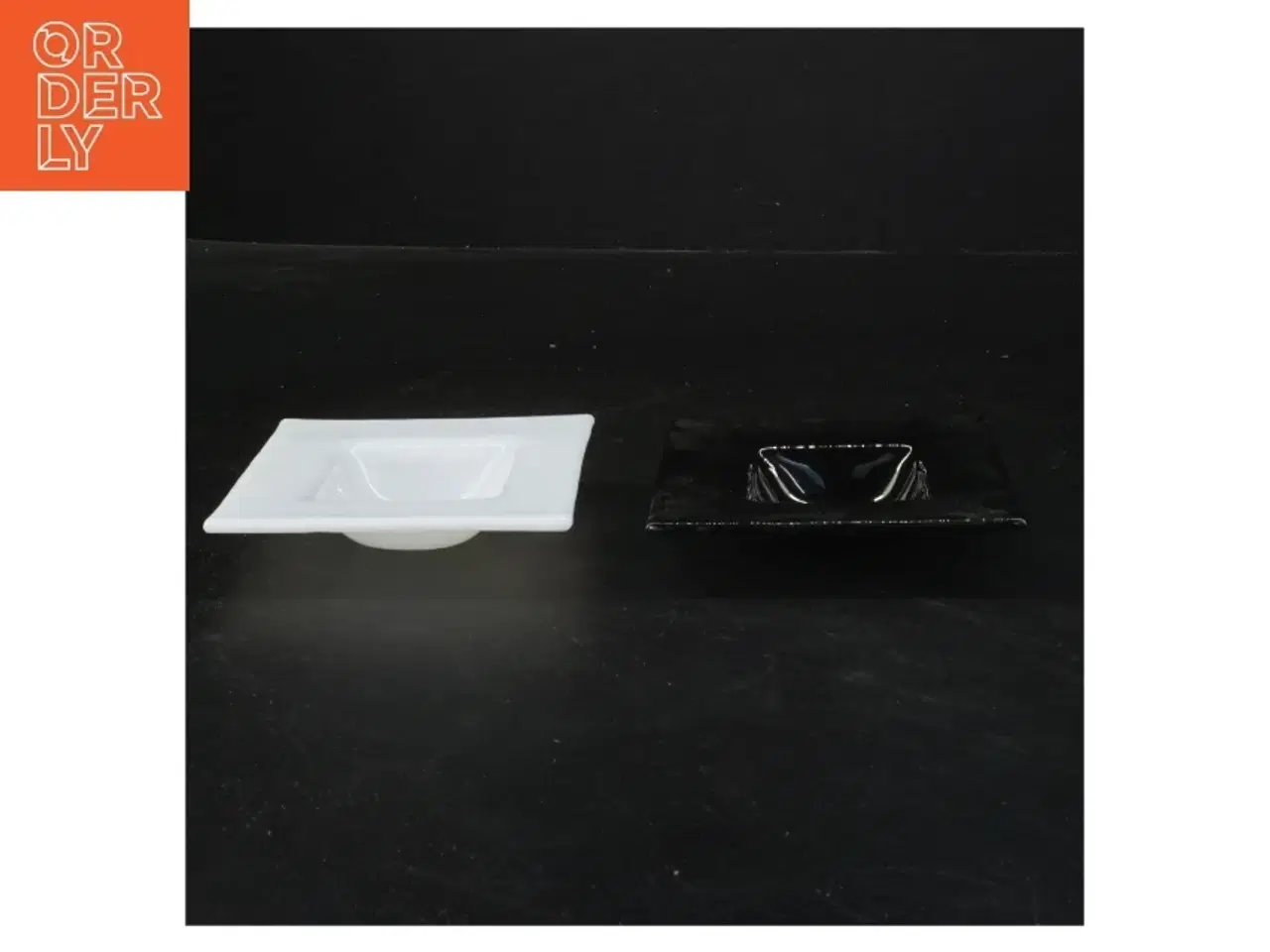 Billede 2 - To firkantede glas skåle (str. 10x10 cm)