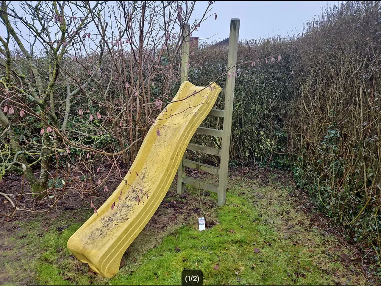Billede 1 - Gul rutsjebane med solid trækonstruktion