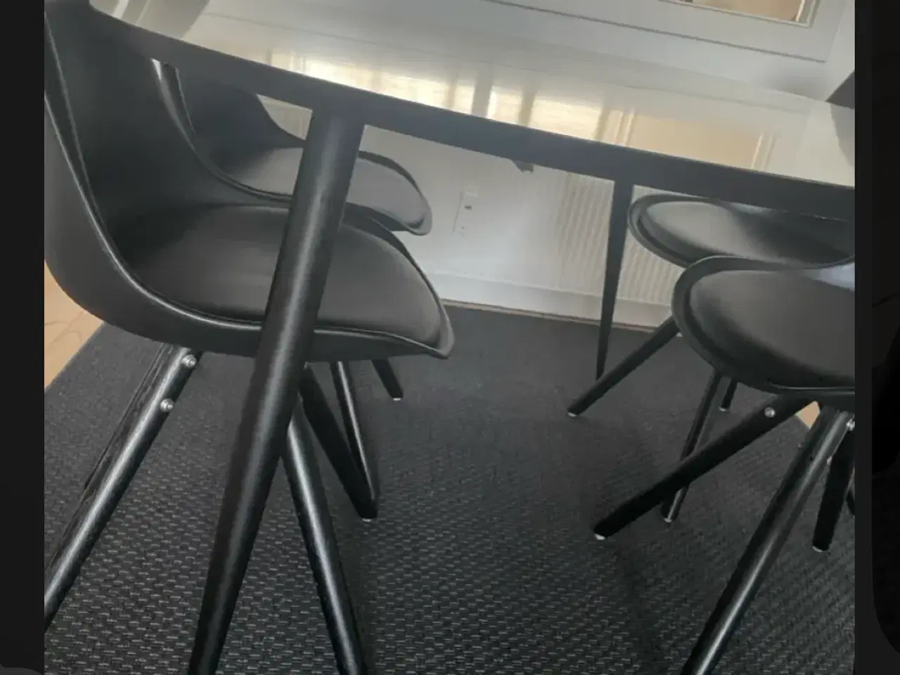 Billede 2 - Spisebord med 6 stole
