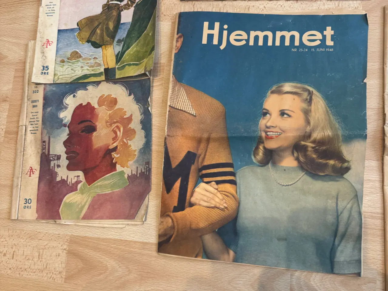 Billede 1 - gamle aviser og ugeblade