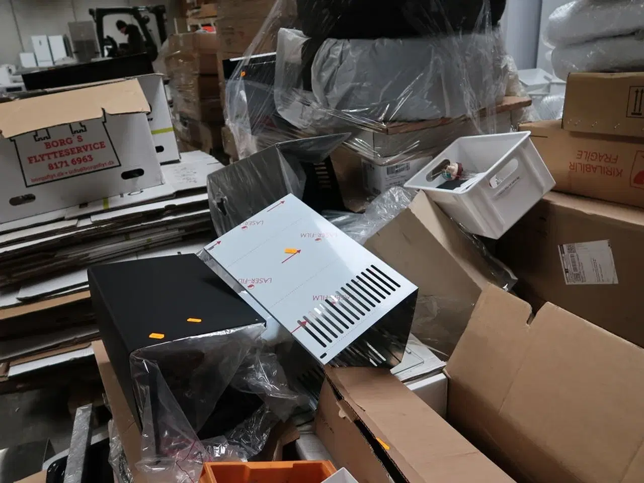 Billede 3 - Palle med div. Tilbehør til emhætte m.m.