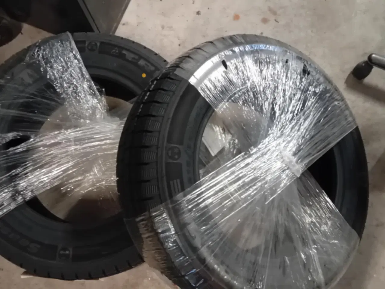 Billede 2 - Dæk 215/65R16 2stk.
