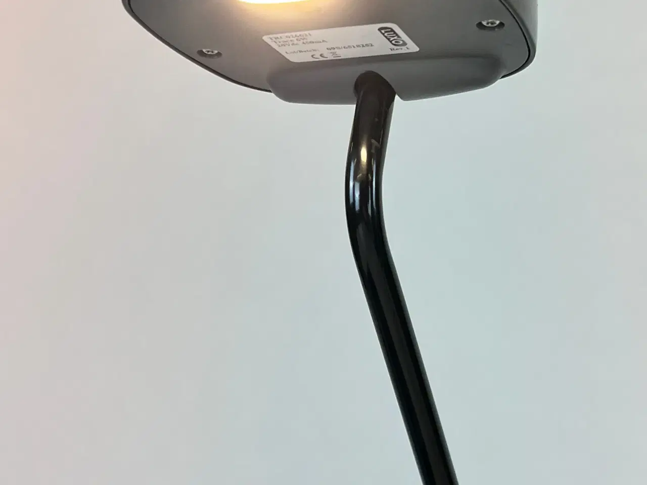 Billede 2 - Luxo Trace bordlampe med USB lader i sort - Fabriksny