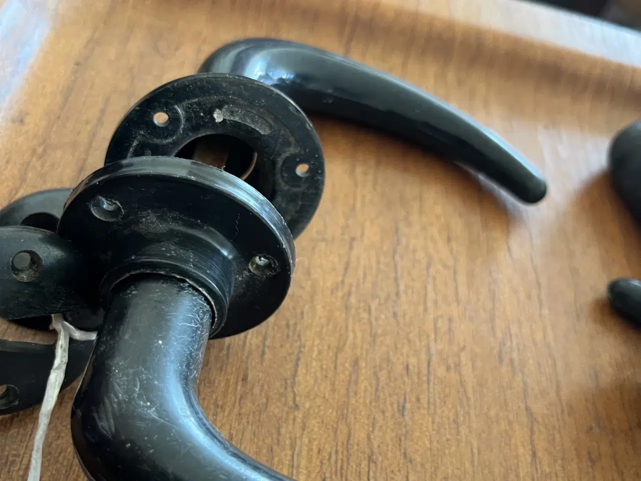 Billede 7 - Dørhåndtag/dørgreb- ældre i hård plast