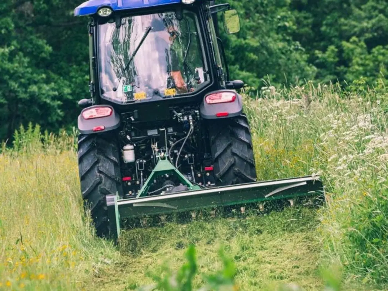 Billede 1 - Pensionist søger Traktor m Slagleklipper Køreklar 