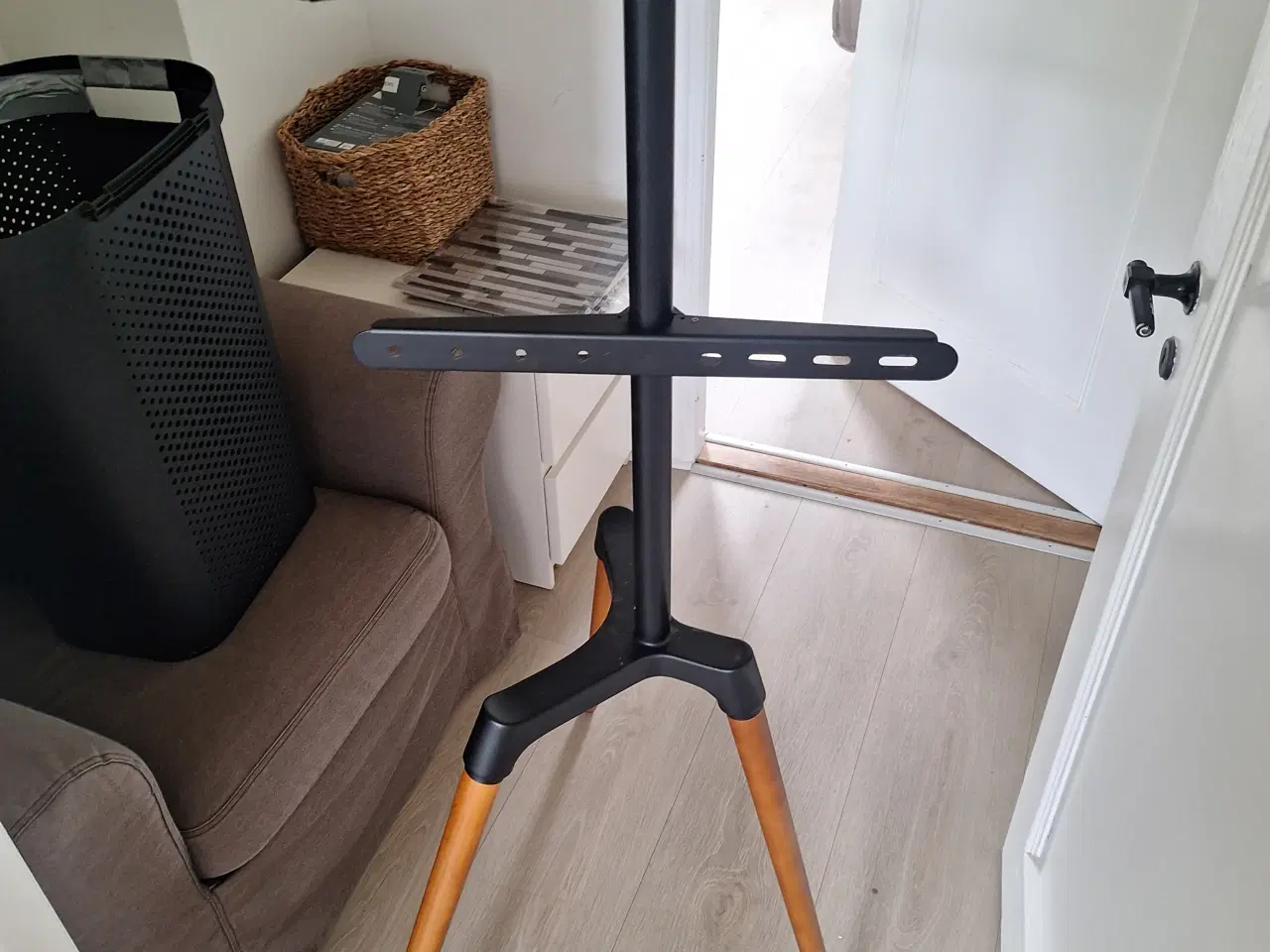 Billede 1 - Tv staffeli som nyt