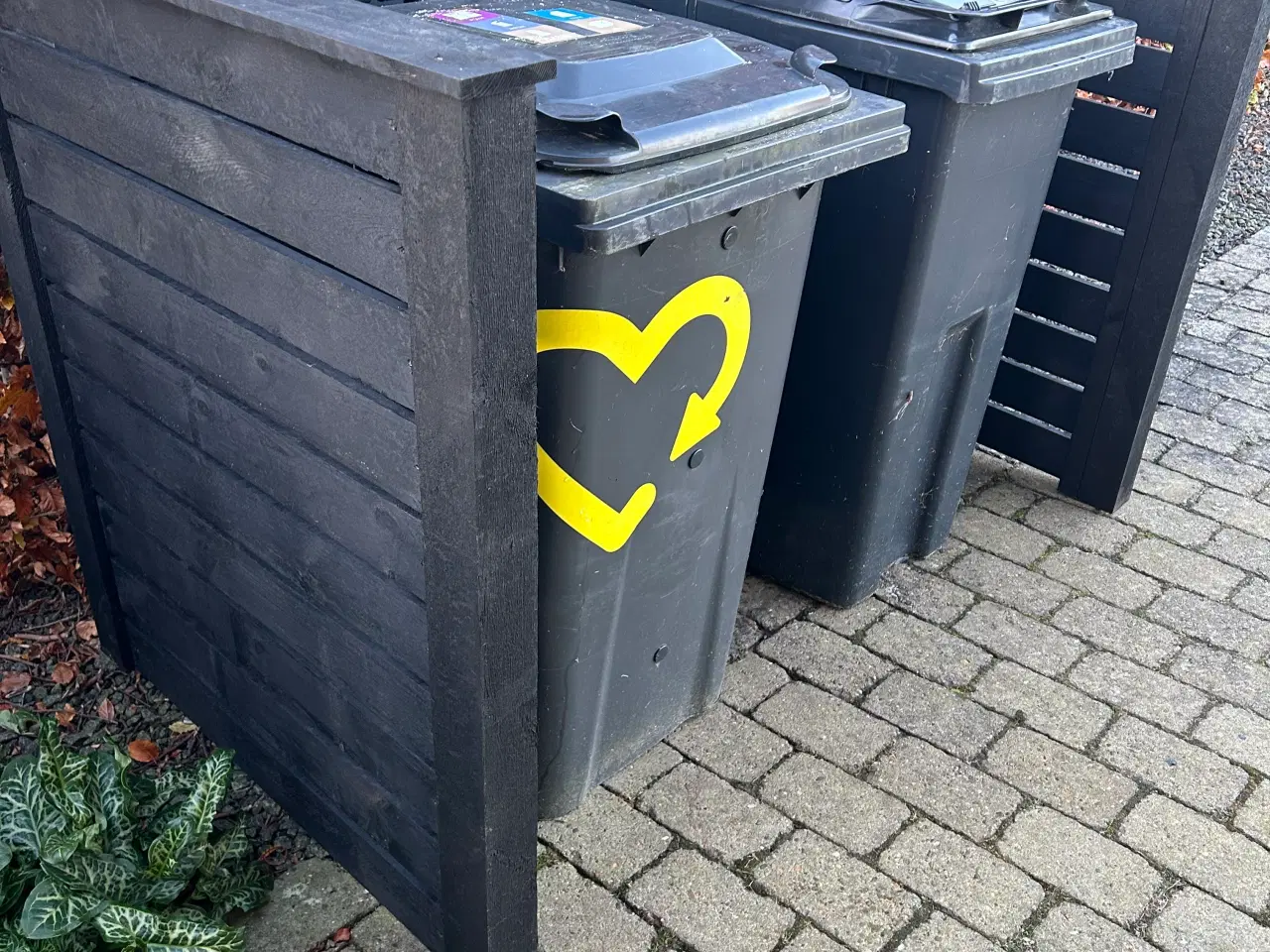 Billede 3 - Skraldespandsskjuler