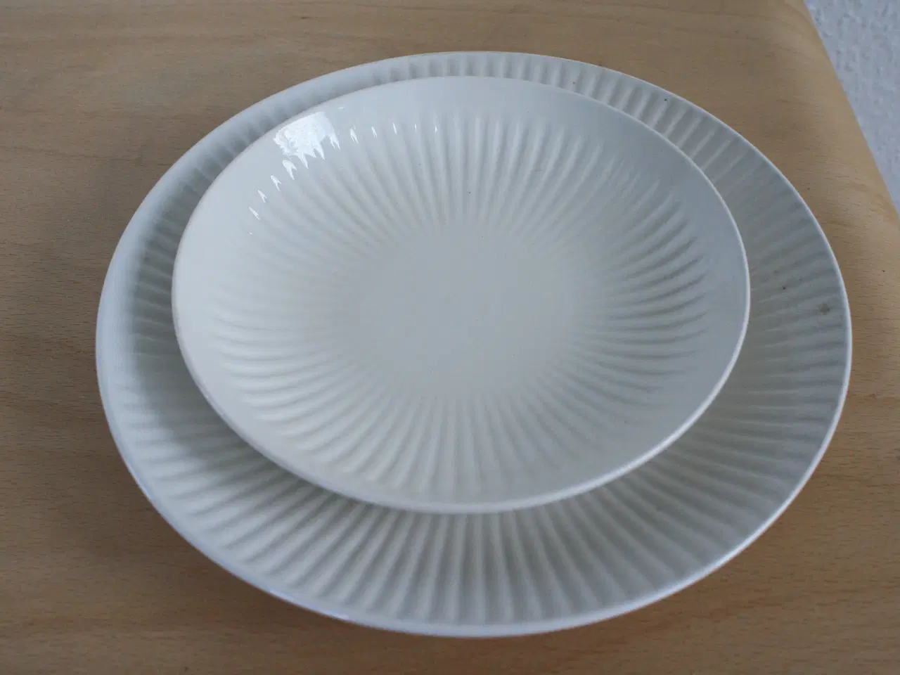 Billede 12 - Søholm. Thestel af hvidt keramik