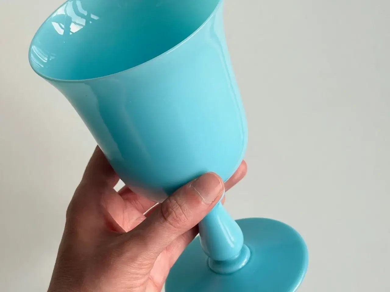 Billede 3 - Vinglas, turkis opalineglas, kraftig