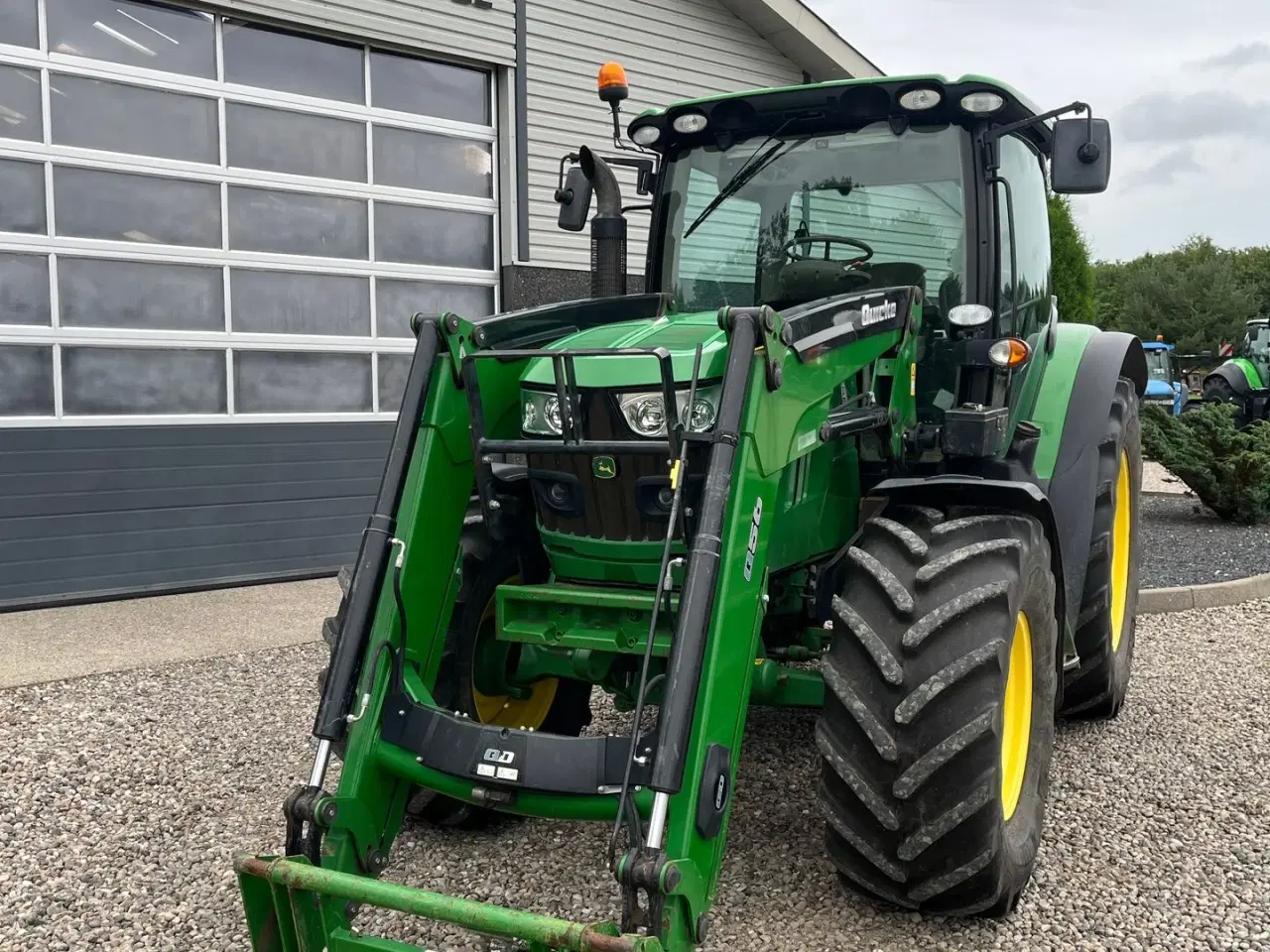 Billede 10 - John Deere 6115R Med frontlæsser og krybegear