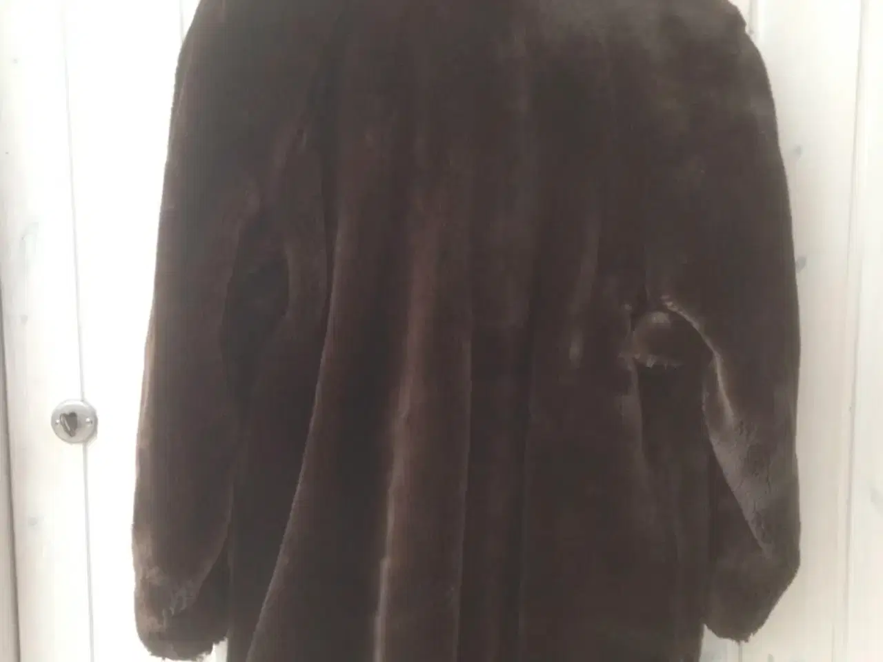 Billede 3 - 3/4 lang jakke i imiteret bjørn