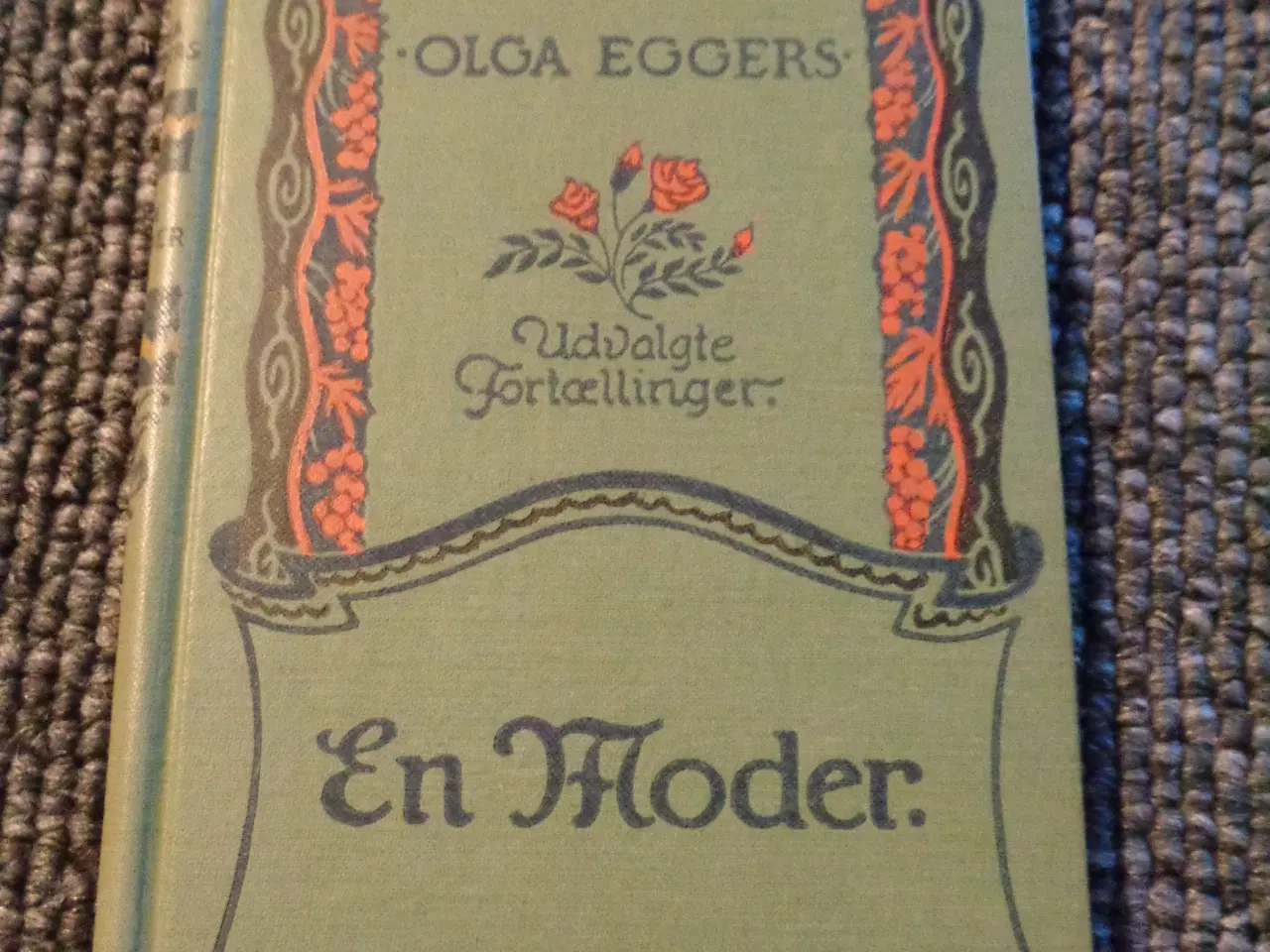 Billede 4 - Olga Eggers bøger 