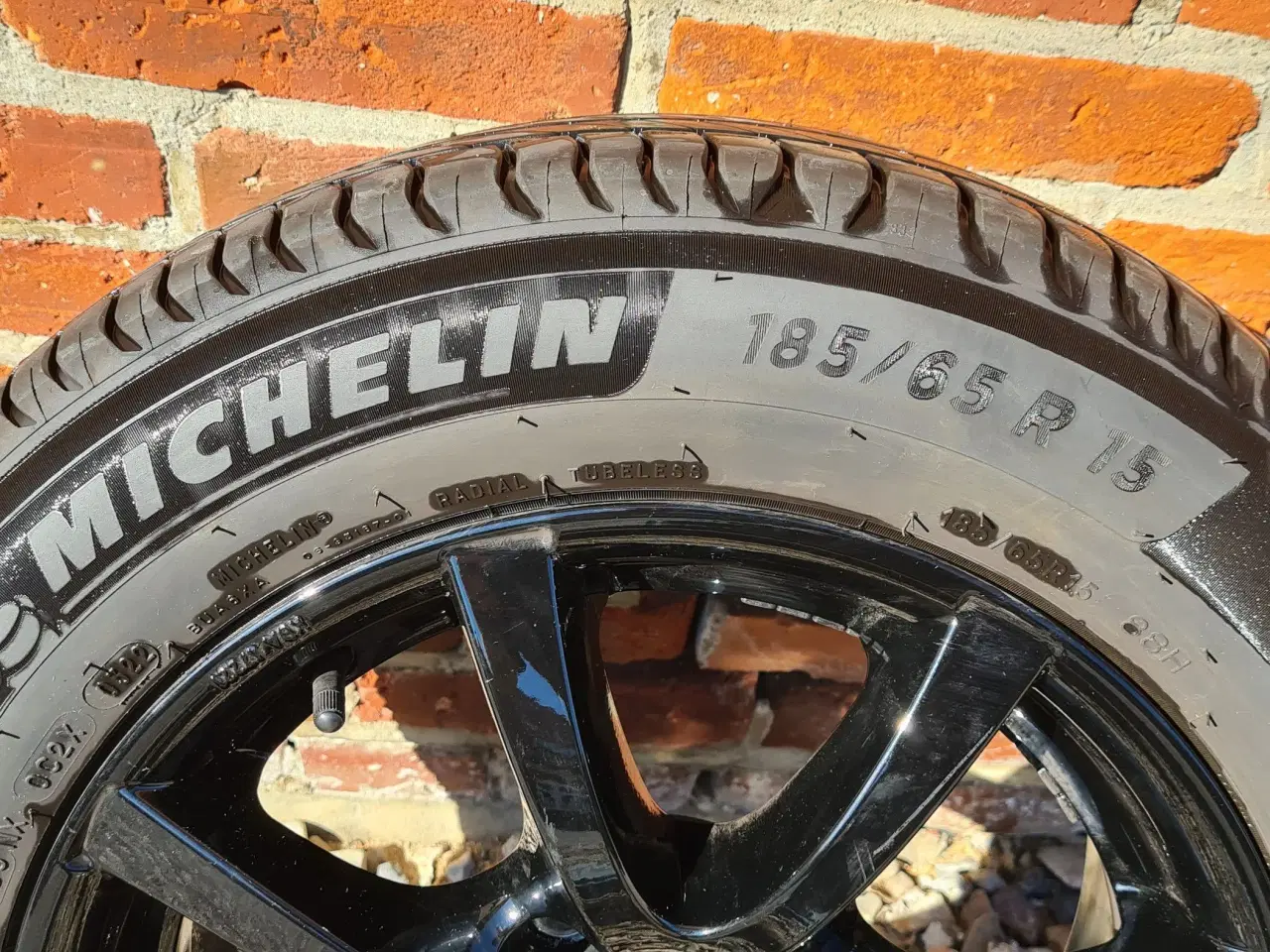 Billede 1 - Alufælge, sorte, med Michelin dæk