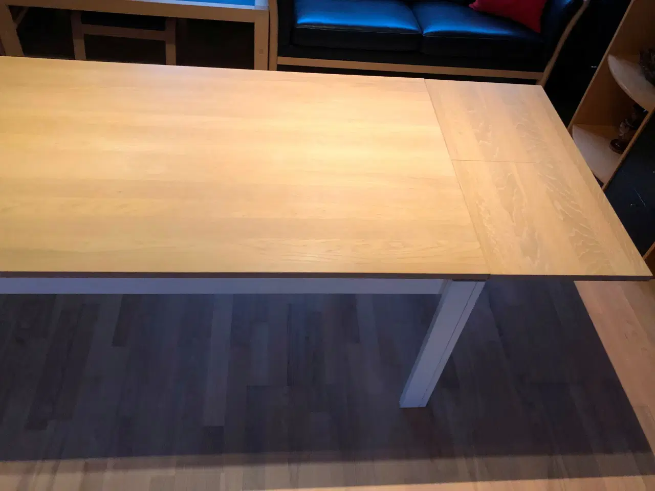 Billede 1 - Spisebord. Børstet eg m/hvid stel