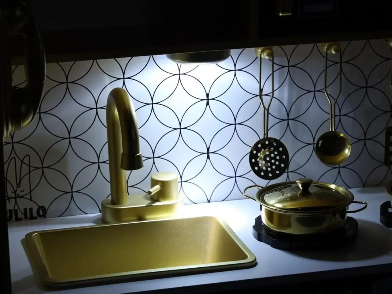 Billede 13 - Legekøkken i træ til børn med køleskab – guld