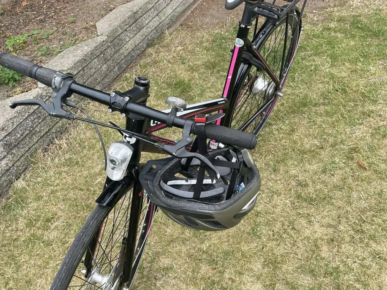 Billede 2 - Flot cykel + cykelhjelm