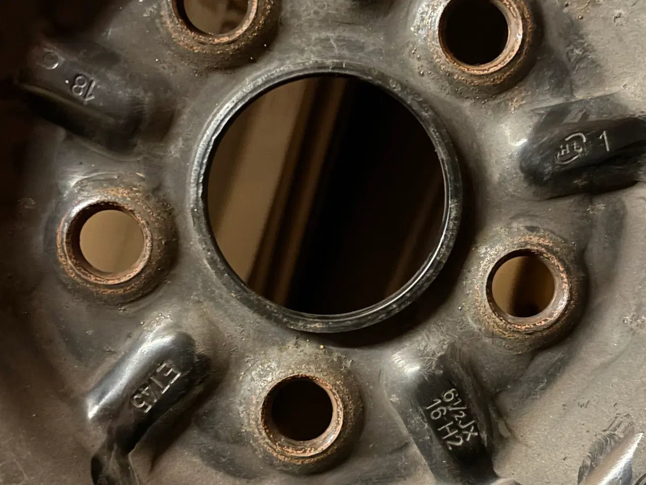 Billede 1 - Gode sommerdæk på fælge til Avensis fra 2005