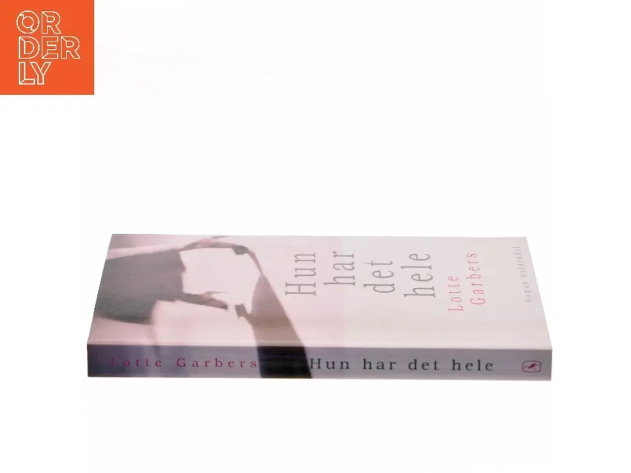 Billede 2 - Hun har det hele : roman af Lotte Garbers (Bog)