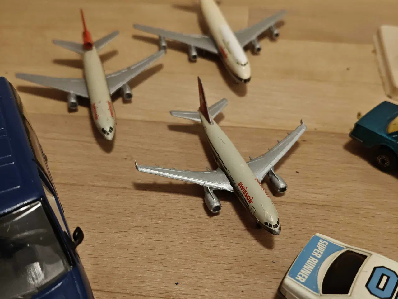 Billede 5 - Legetøjsbiler og flyver