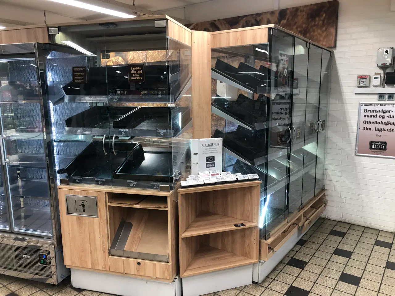 Billede 1 - Butiksinventar, brødudsalg mm.