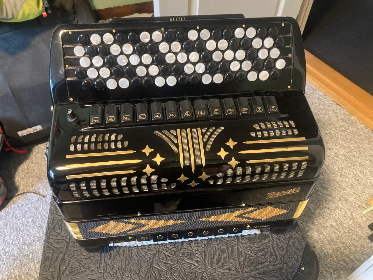 Billede 1 - Bengts guldstjerne knap harmonika 