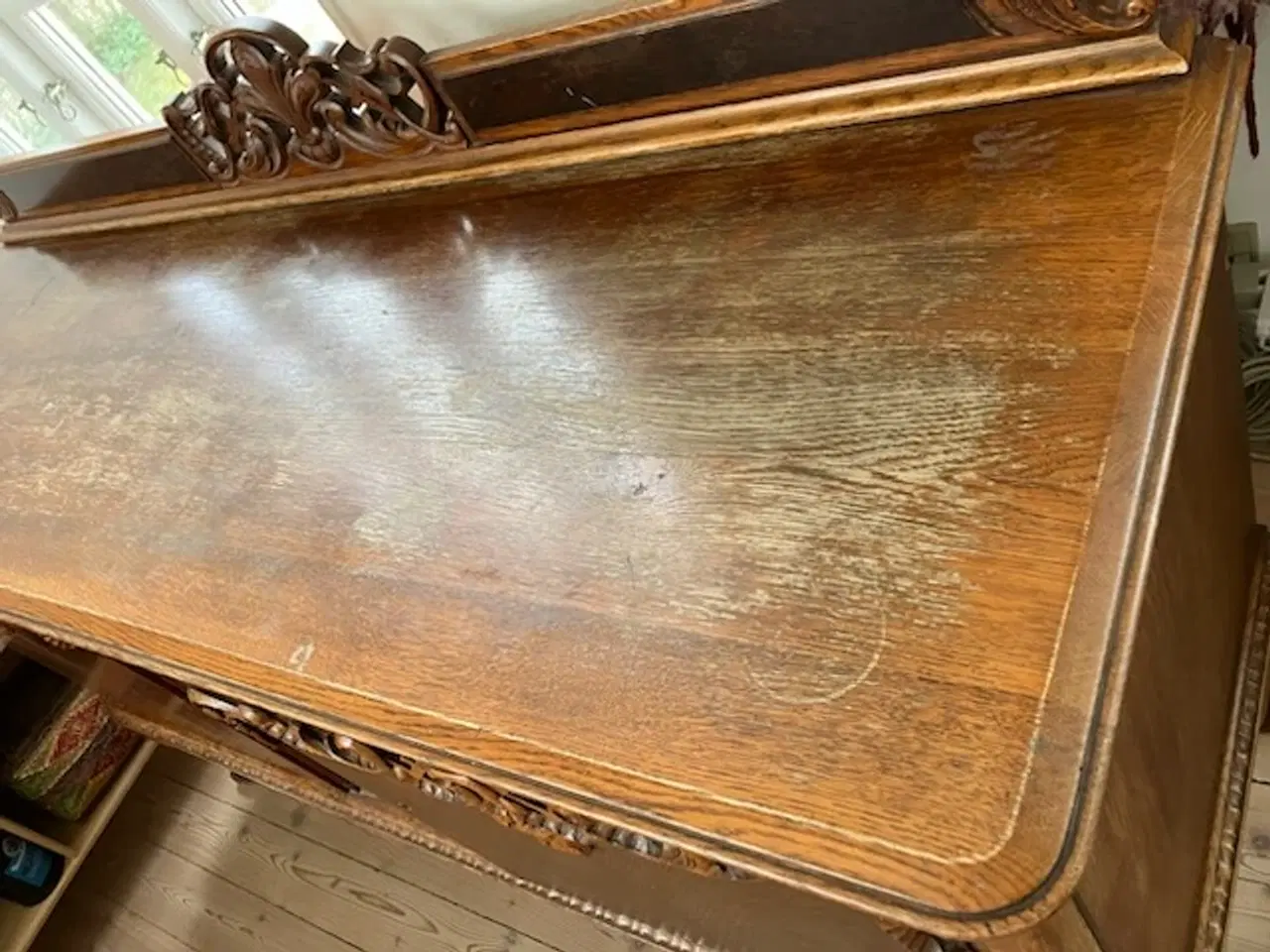 Billede 2 - Skænk med udskæringer