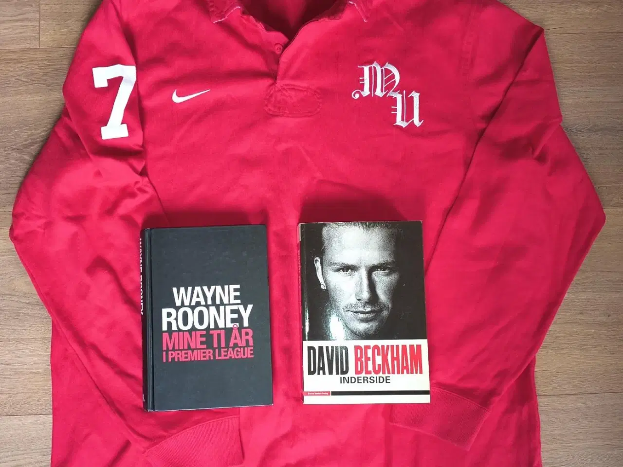 Billede 1 - MAN U DAVID BECKHAM POLOSWEAT, XXL OG 2 BØGER