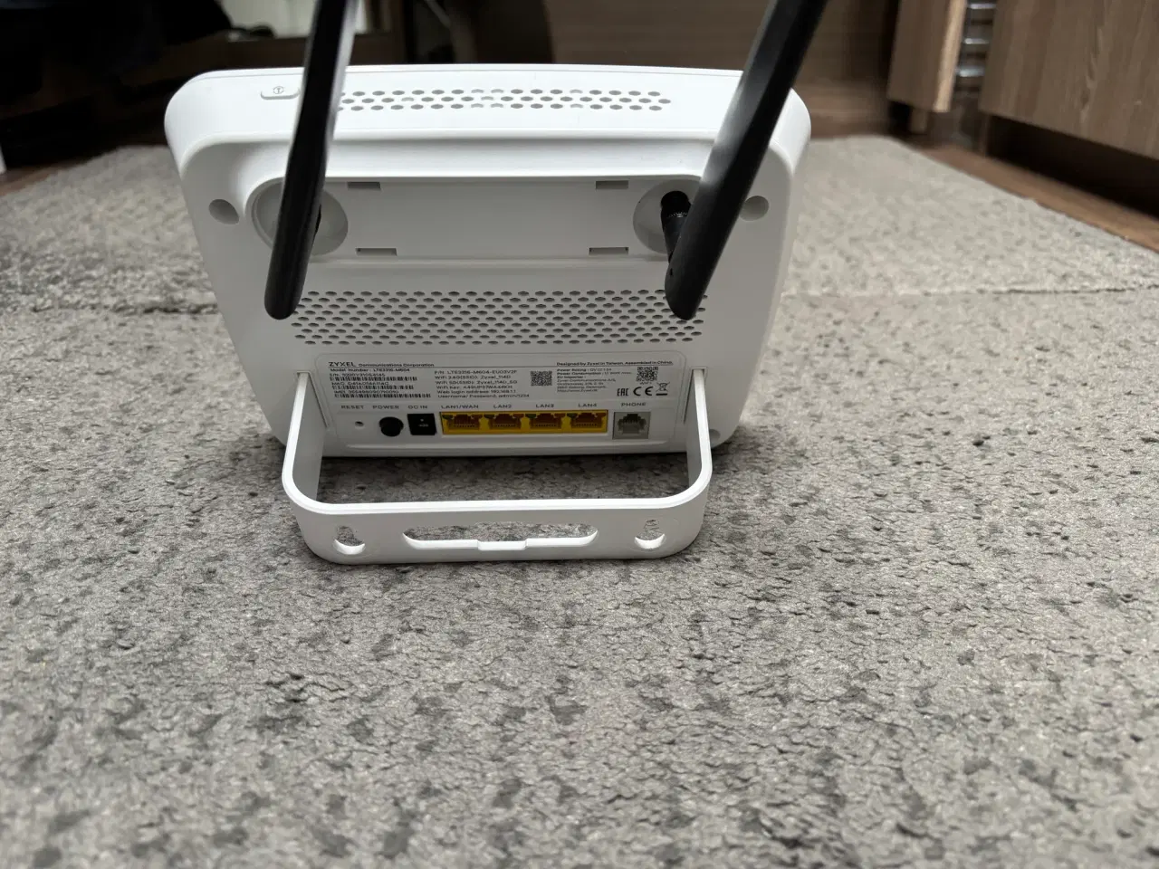 Billede 3 - Simkort router Zyxel LTE3316-M604 Trådløs router