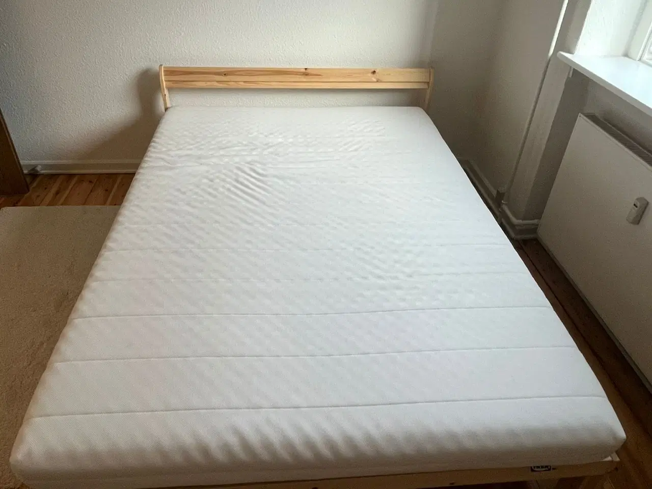 Billede 1 - IKEA Neiden seng med Åfjäll madras og Lönset lamel