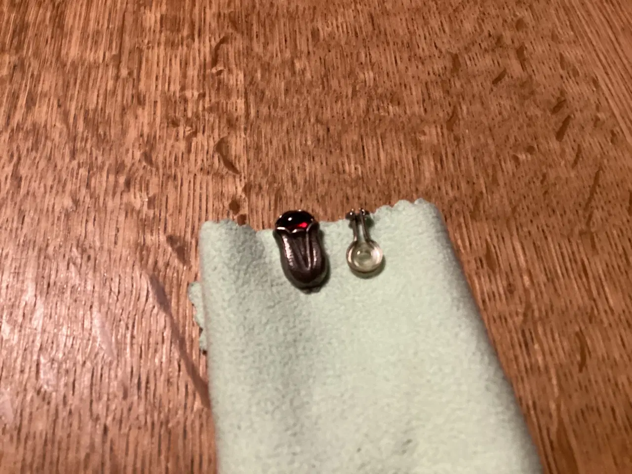 Billede 4 - GJ Heritage Øreclips 1997 m/Røde Sten