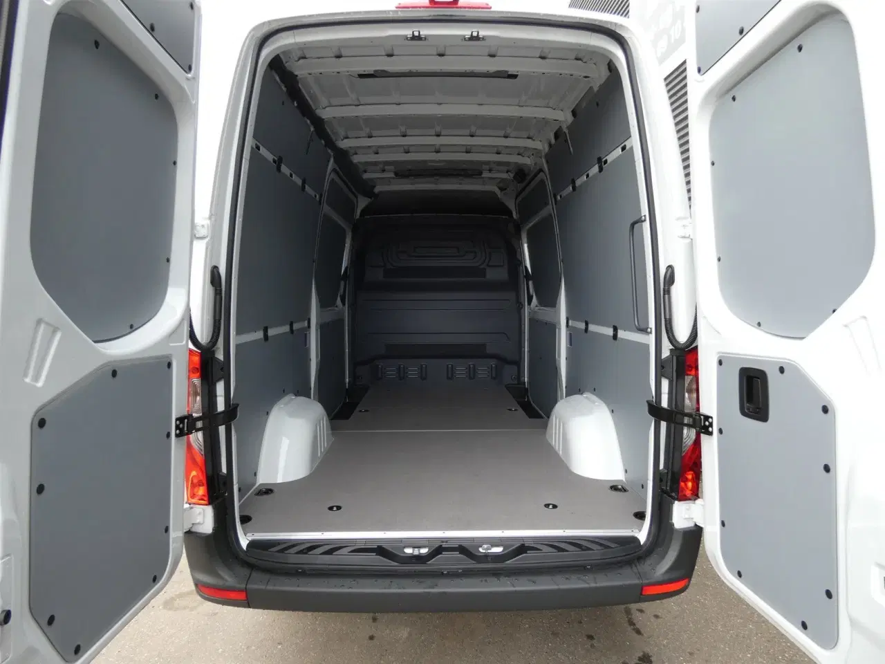 Billede 8 - Mercedes-Benz Sprinter 317 2,0 CDI A2 H2 RWD 9G-Tronic 170HK Van Aut.