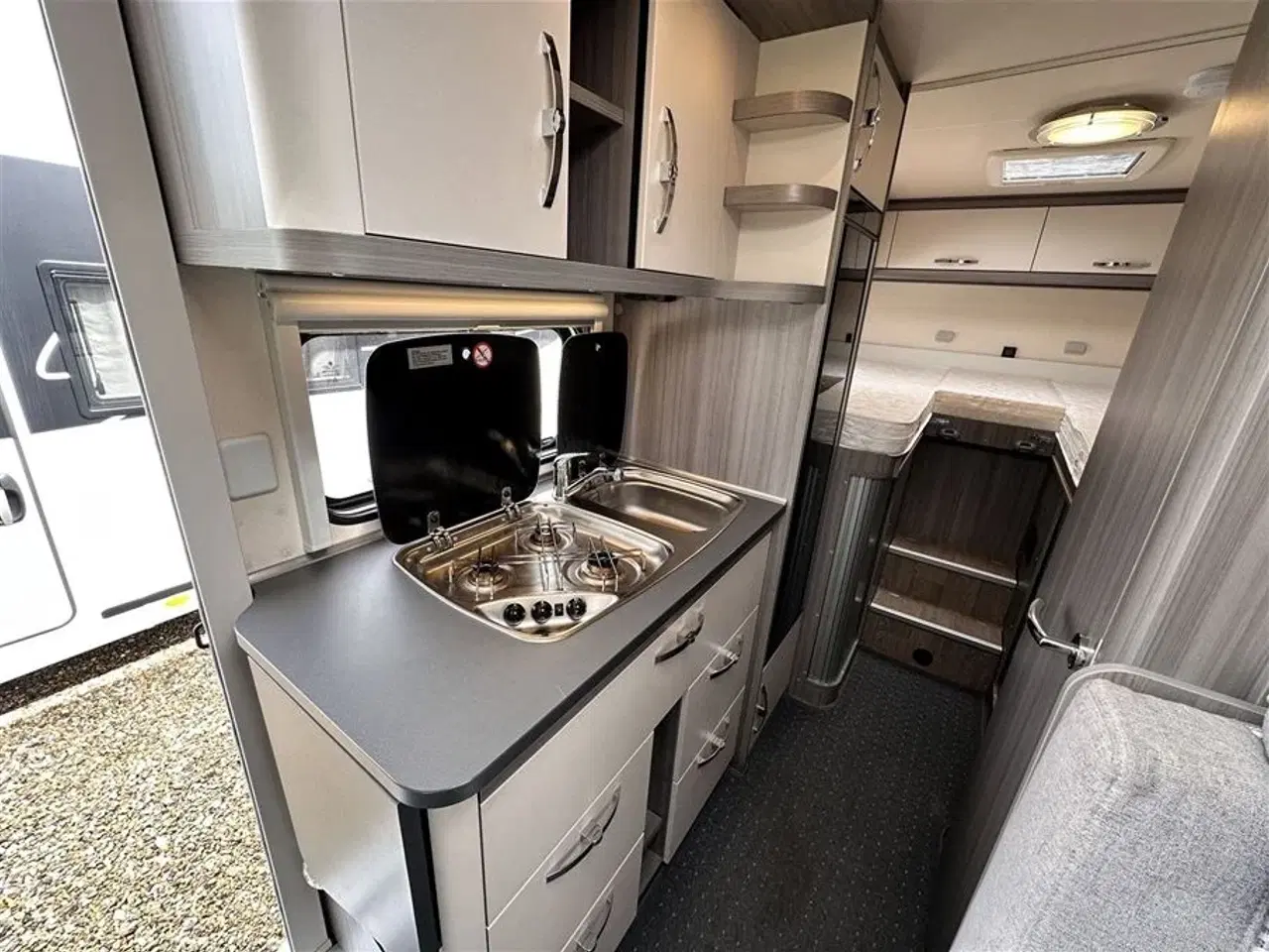 Billede 28 - 2022 - Hobby Ontour Edition V65 GE   Super velholdt enkeltsenges camper