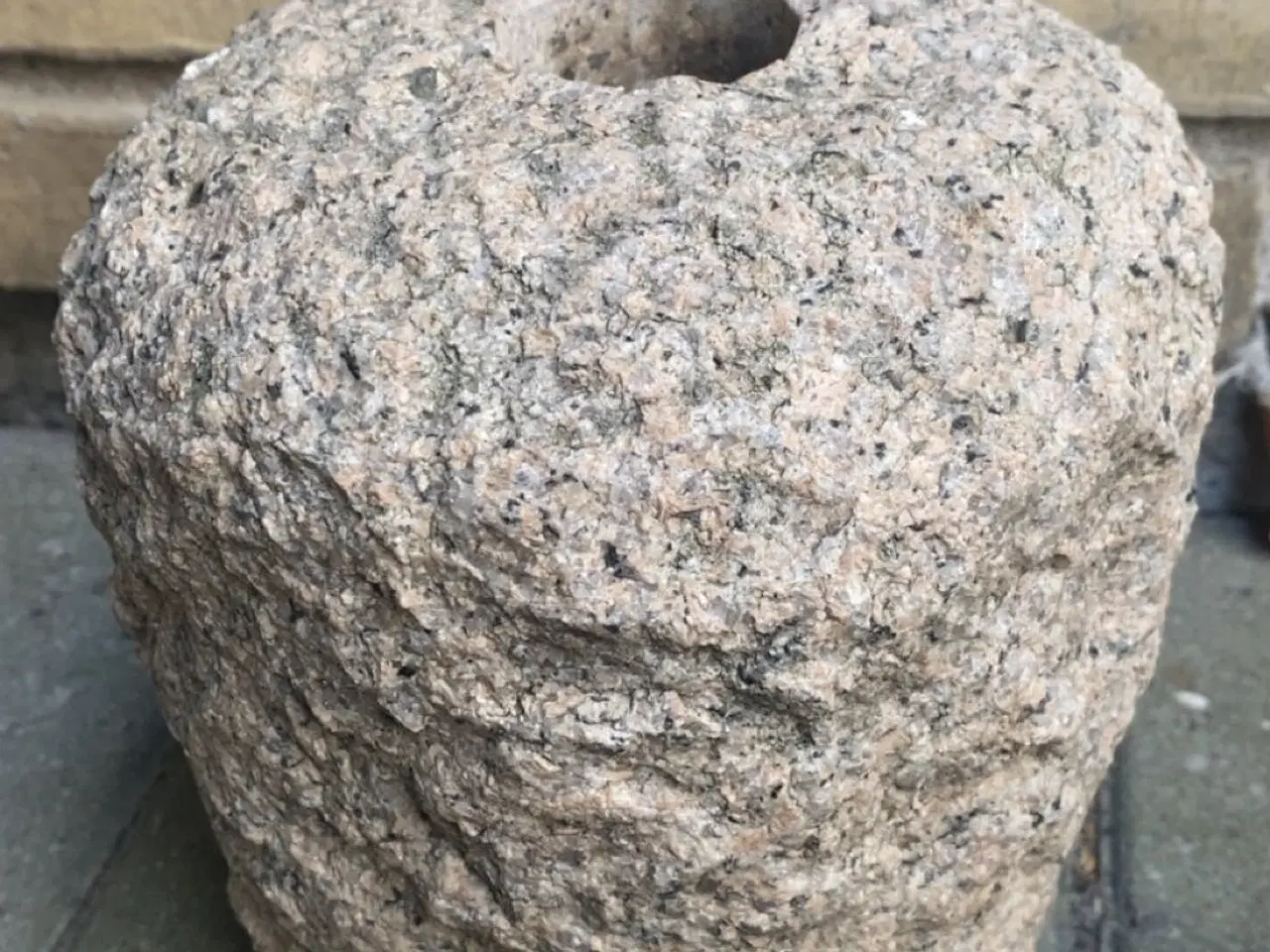 Billede 5 - Granit stenkrukke med hul i midten