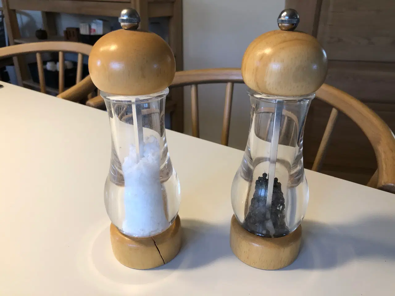 Billede 1 - Salt og Pebersæt i lyst træ og acryl