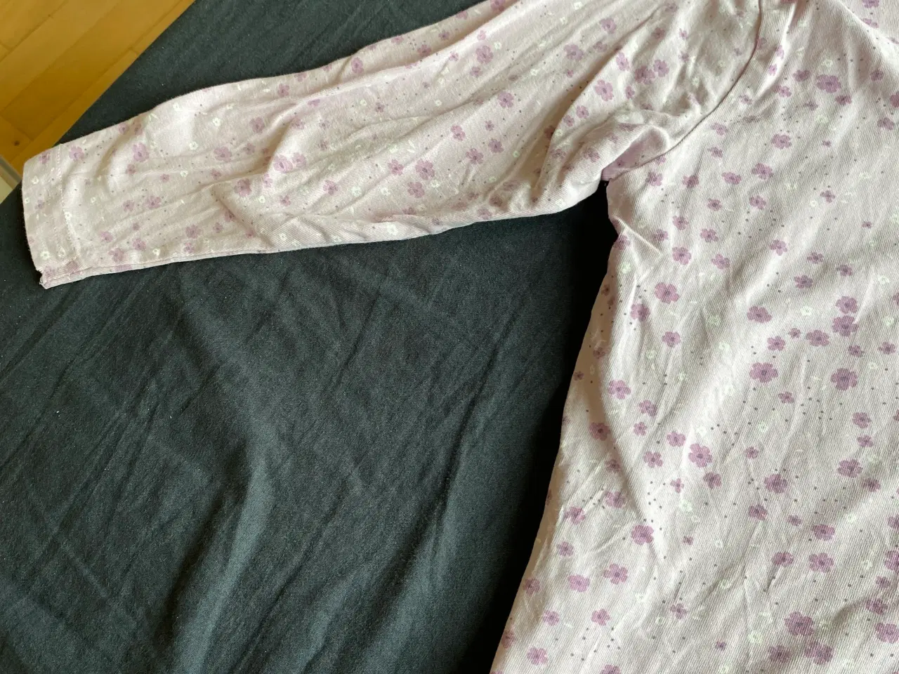 Billede 5 - Natbluse i lyserød med blomster 