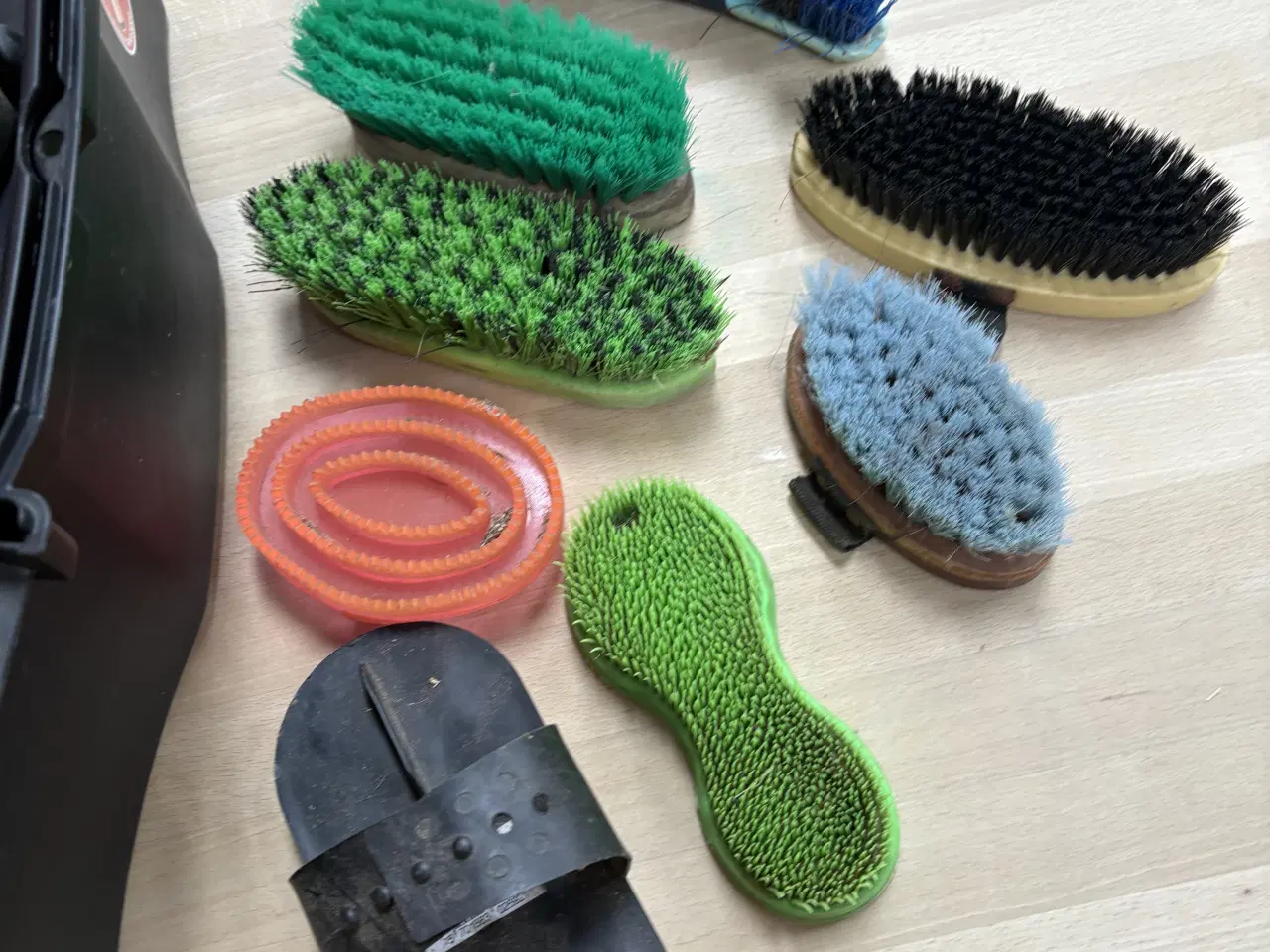 Billede 4 - Strigle kasse med tilbehør 