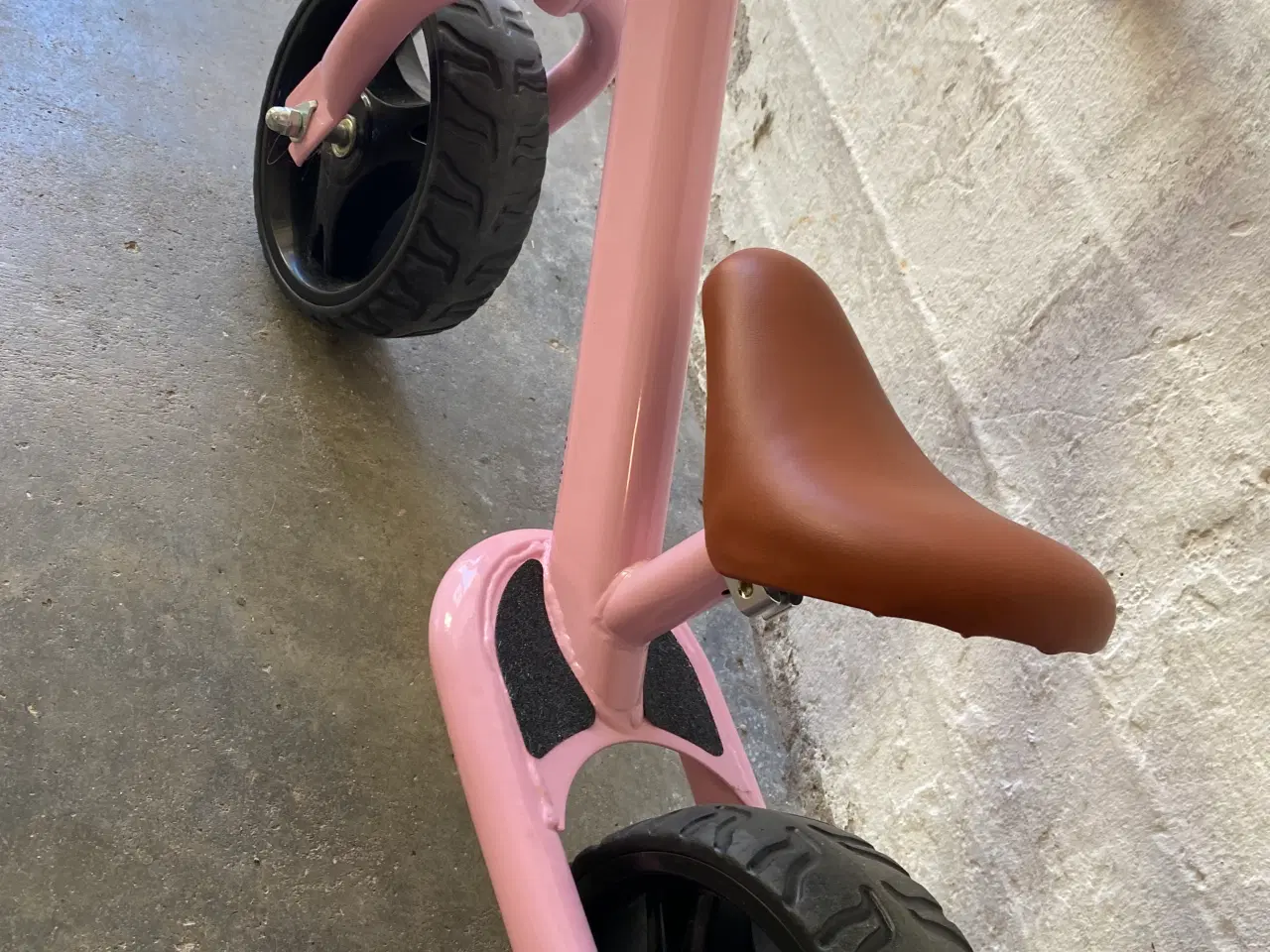 Billede 9 - Løbecykel i lyserød fra Bekids 