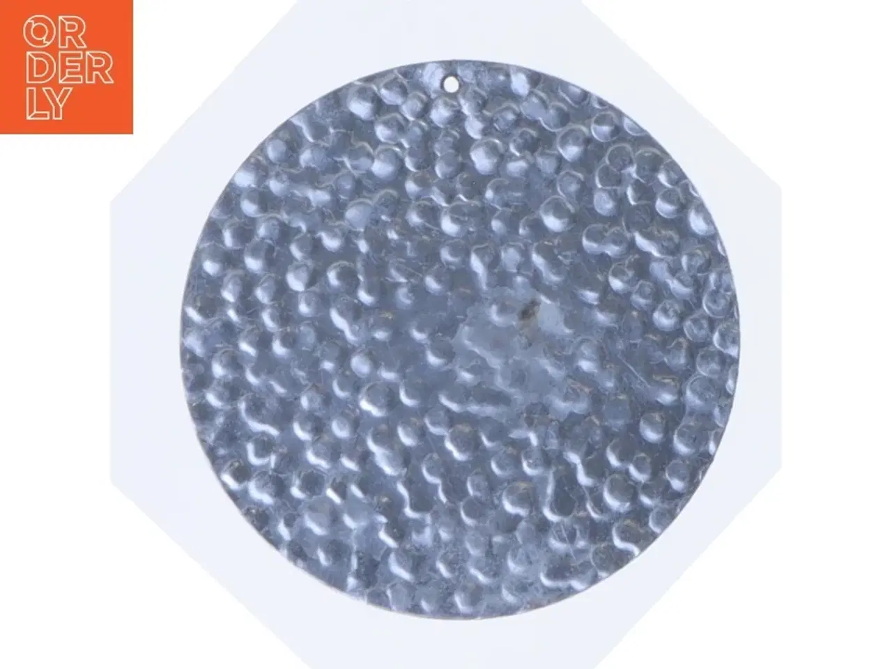 Billede 2 - Hamret metalvedhæng (str. Ø 5 komma 4 cm)